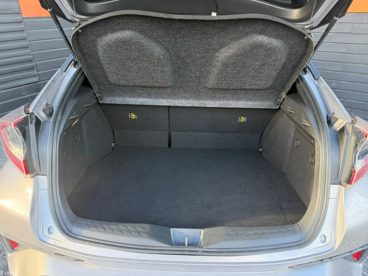 Toyota C-HR SUV, Petrol Hybrid, 2017, Silver