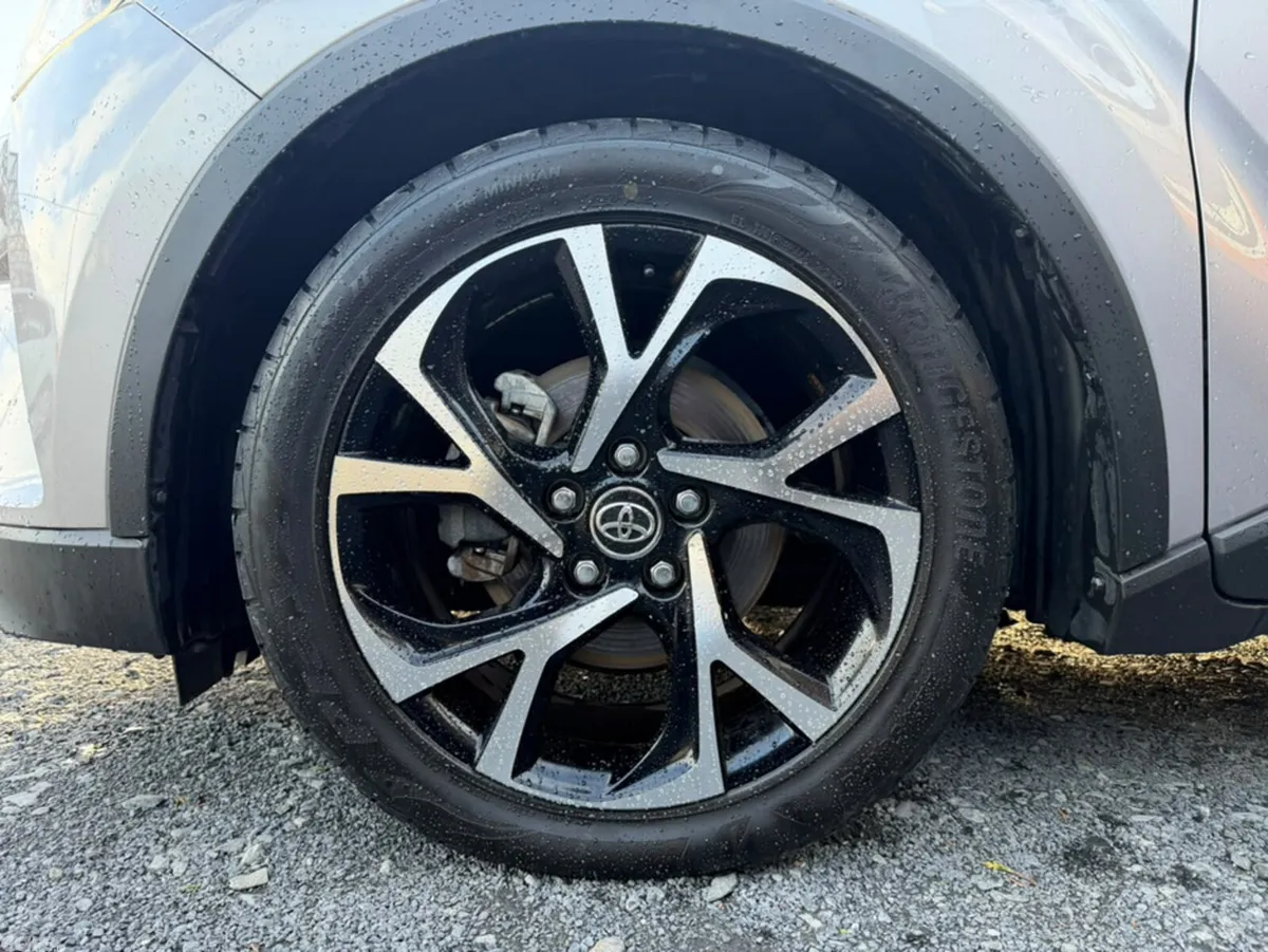 Toyota C-HR SUV, Petrol Hybrid, 2017, Silver