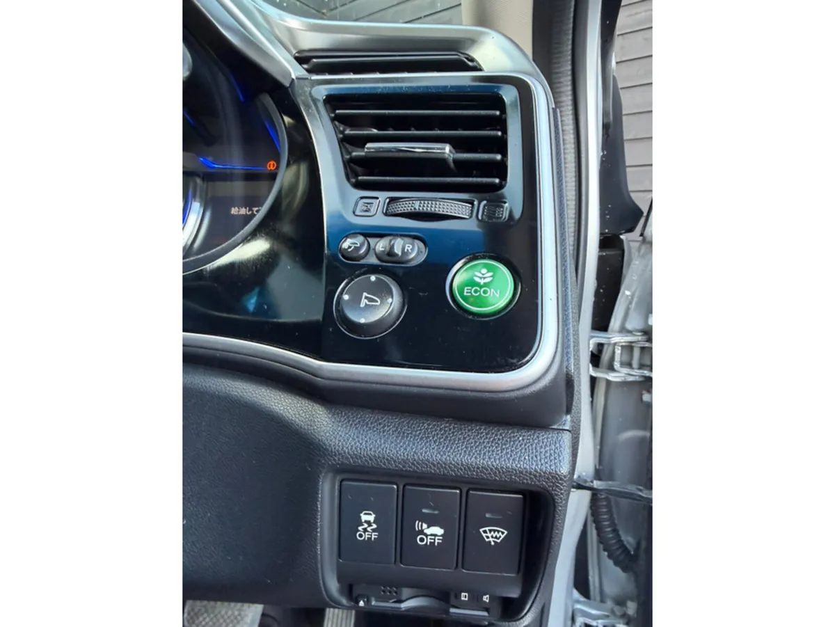 Honda Grace Saloon, Petrol Hybrid, 2015, Silver