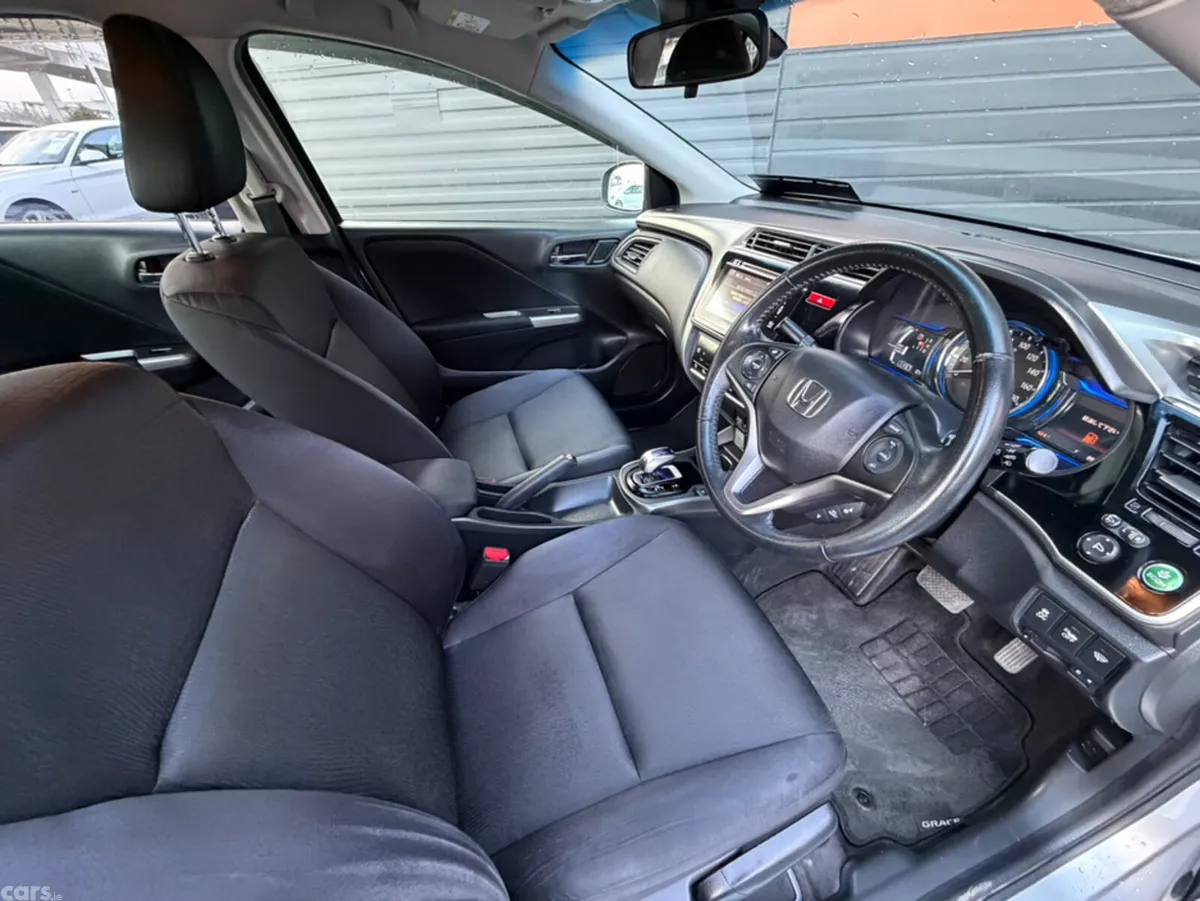 Honda Grace Saloon, Petrol Hybrid, 2015, Silver