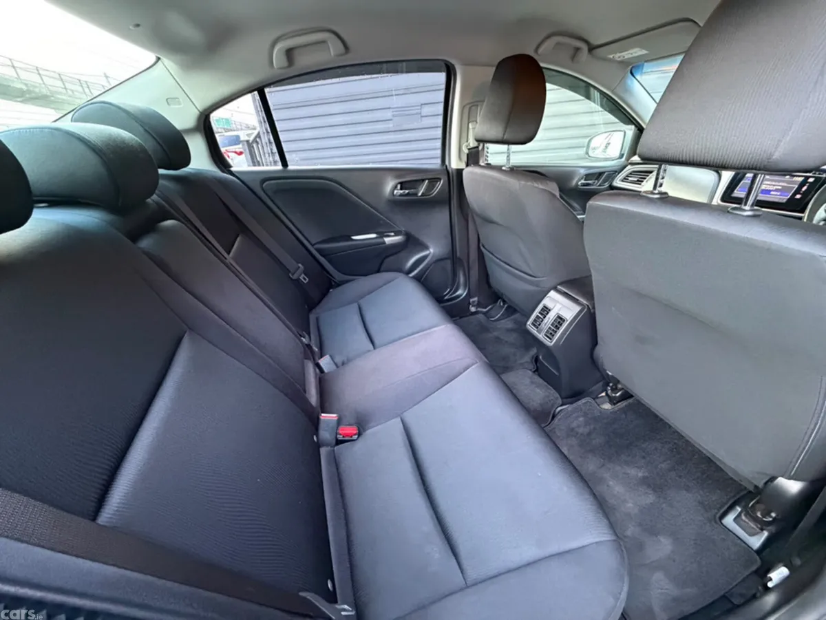 Honda Grace Saloon, Petrol Hybrid, 2015, Silver