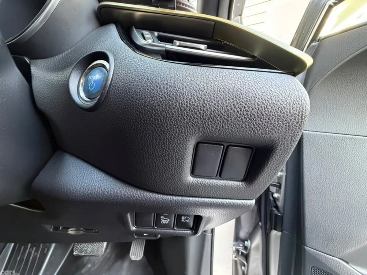 Toyota C-HR SUV, Petrol Hybrid, 2017, Silver