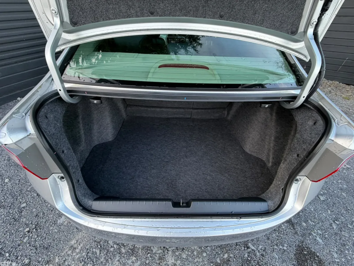 Honda Grace Saloon, Petrol Hybrid, 2015, Silver