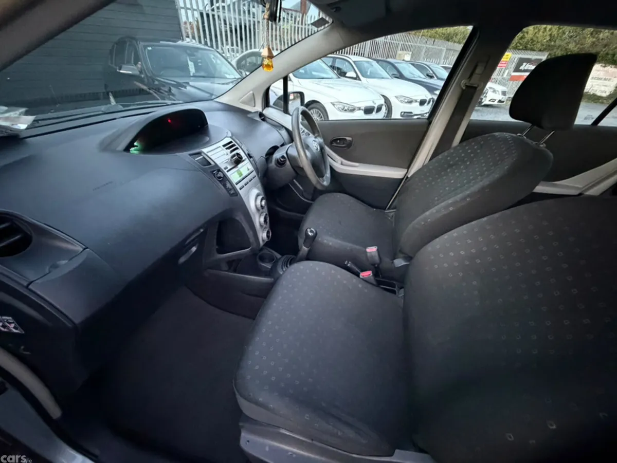 Toyota Yaris Hatchback, Petrol, 2008, Silver