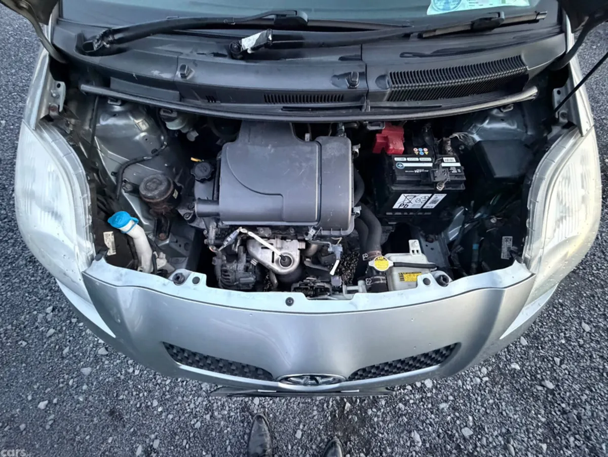 Toyota Yaris Hatchback, Petrol, 2008, Silver