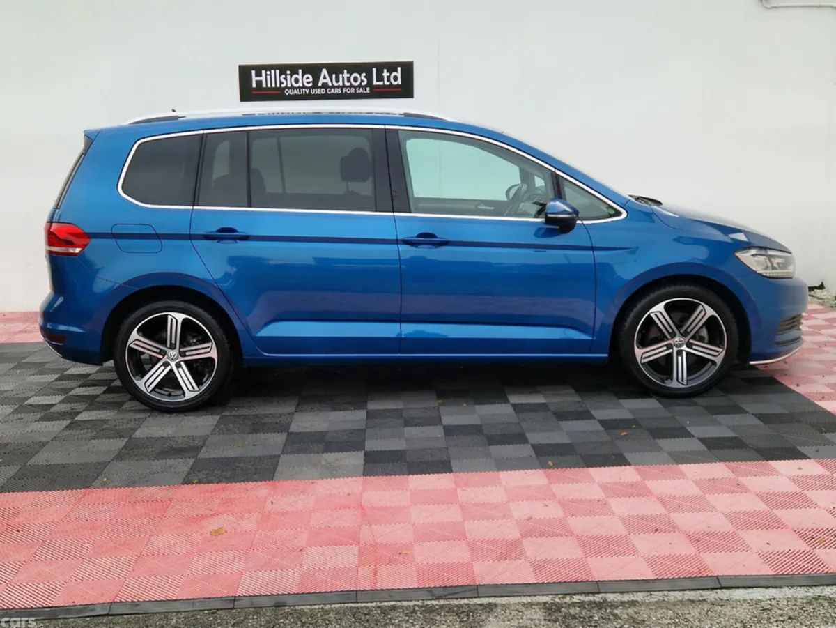 Volkswagen Touran SUV, Petrol, 2017, Blue