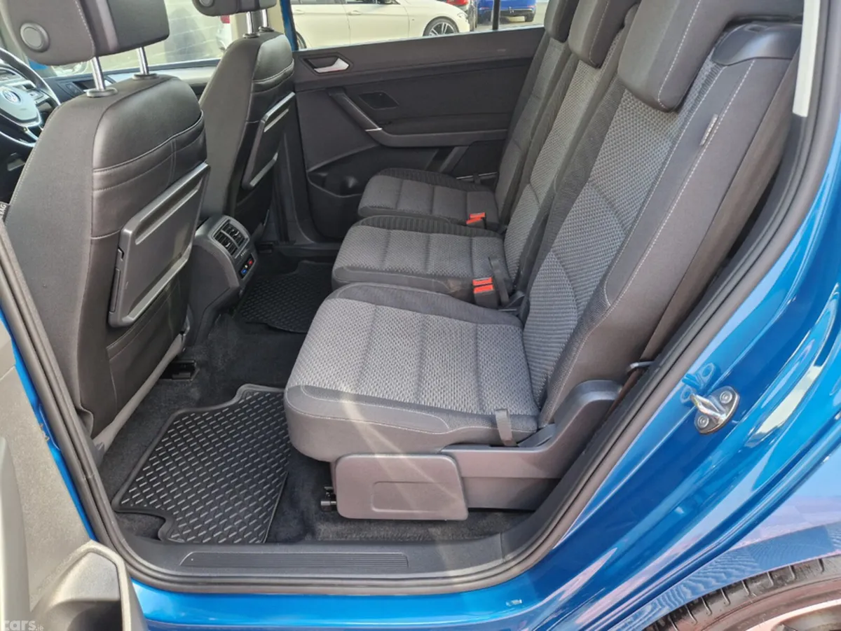 Volkswagen Touran SUV, Petrol, 2017, Blue
