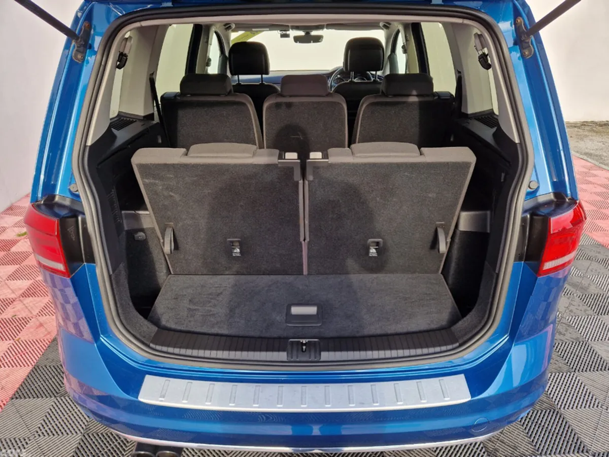 Volkswagen Touran SUV, Petrol, 2017, Blue