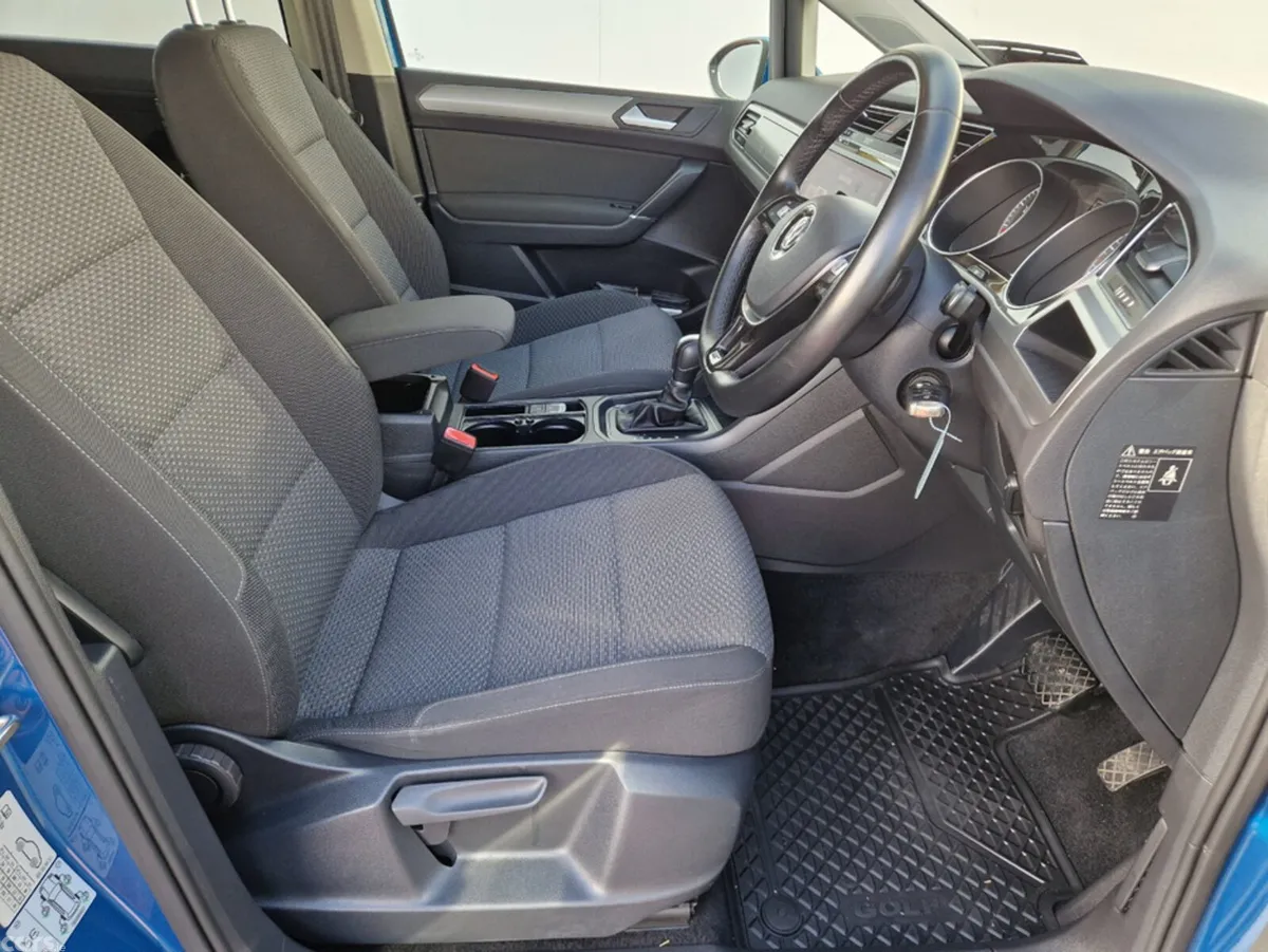 Volkswagen Touran SUV, Petrol, 2017, Blue