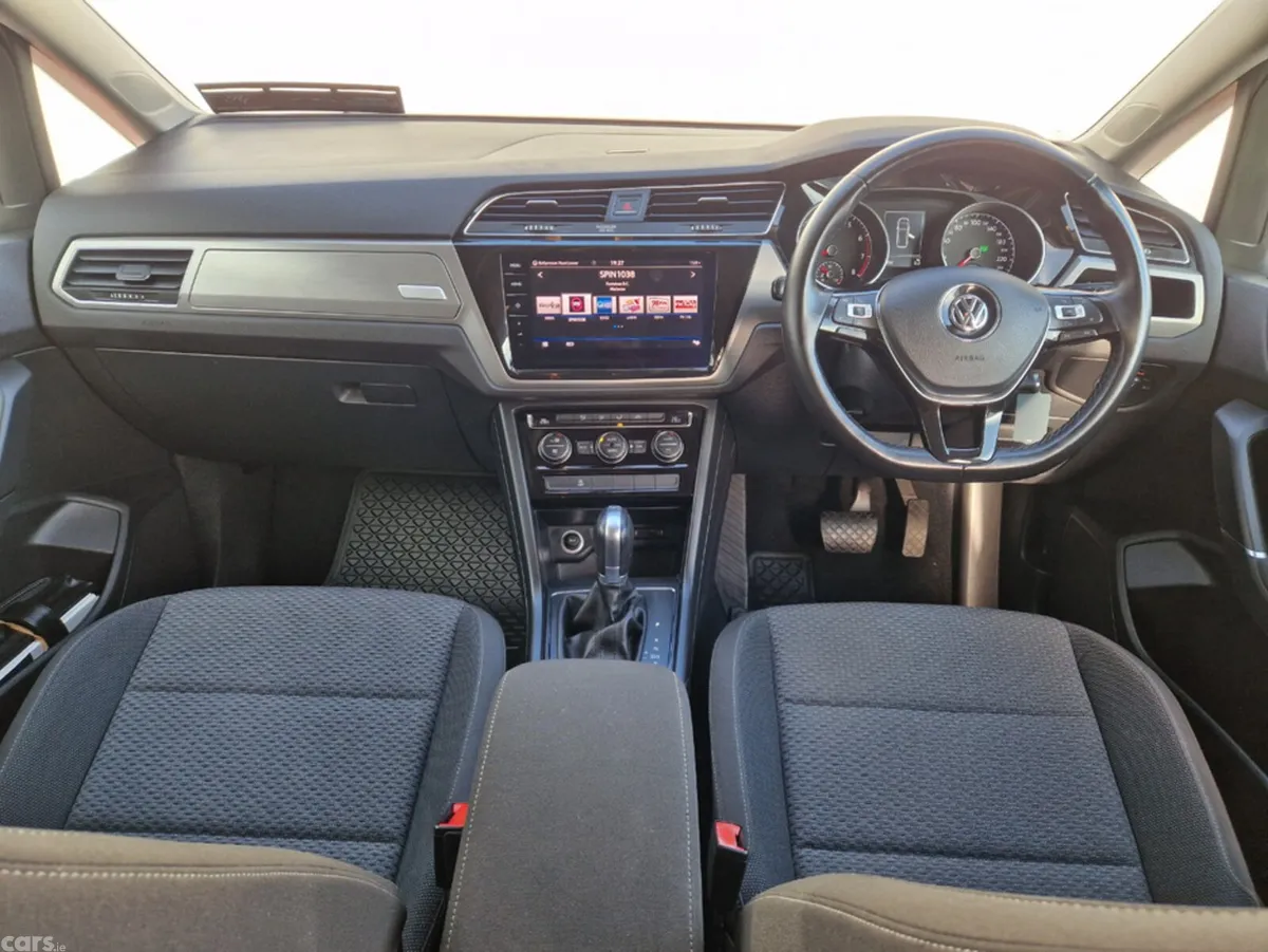 Volkswagen Touran SUV, Petrol, 2017, Blue