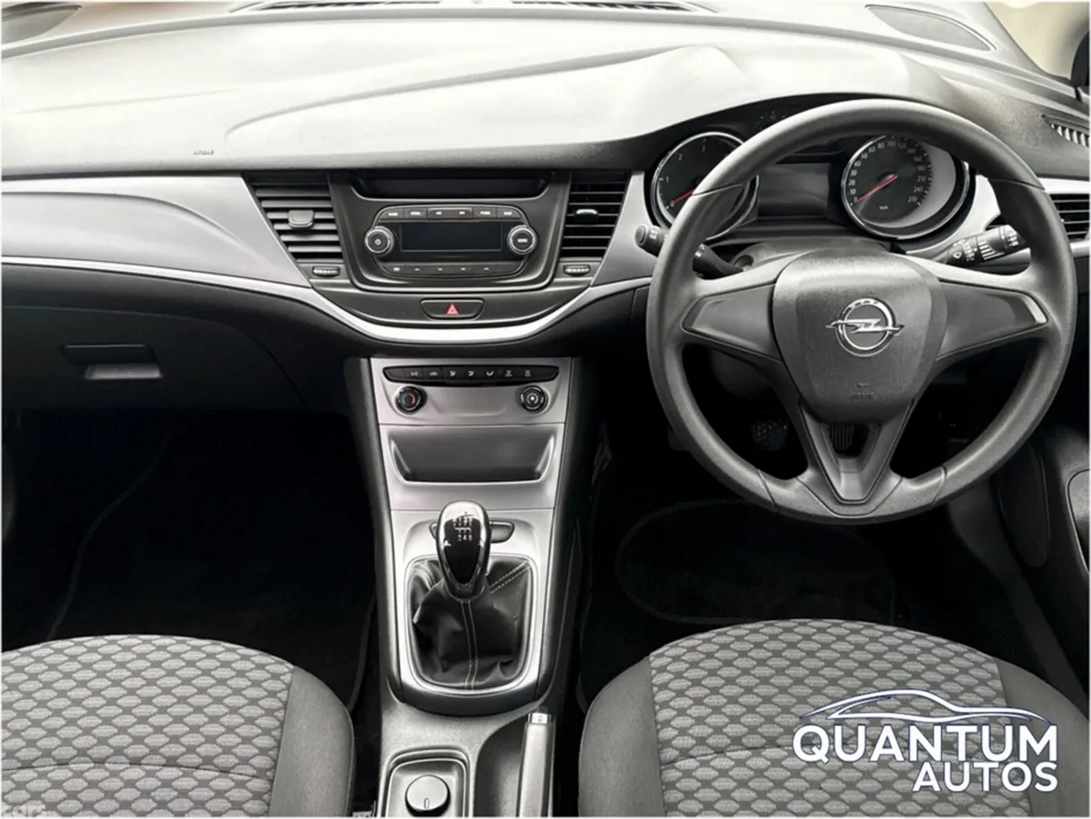 Opel Astra Hatchback, Diesel, 2018, Black