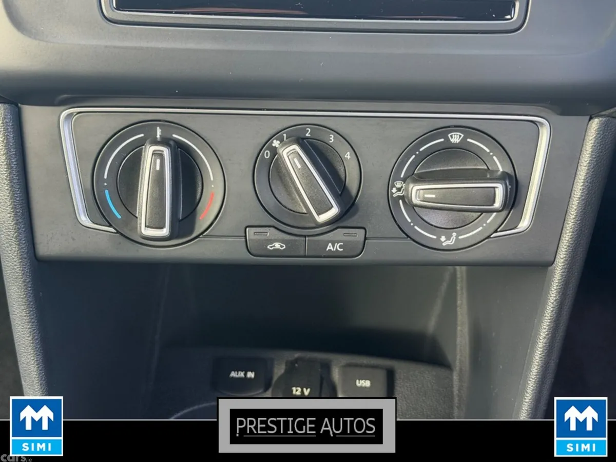 Volkswagen Polo Hatchback, Petrol, 2015, Blue