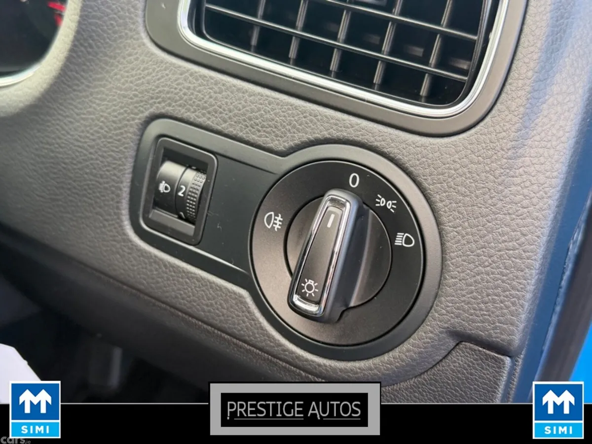 Volkswagen Polo Hatchback, Petrol, 2015, Blue