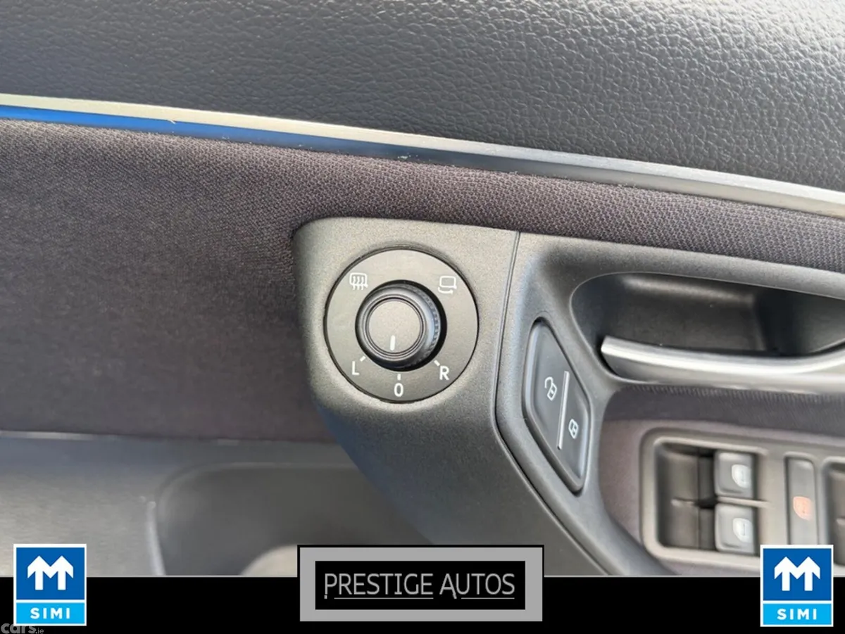 Volkswagen Polo Hatchback, Petrol, 2015, Blue