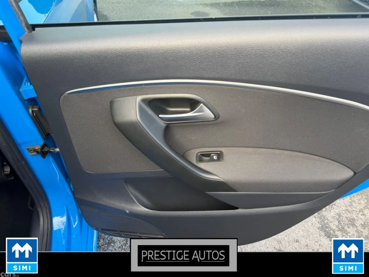 Volkswagen Polo Hatchback, Petrol, 2015, Blue