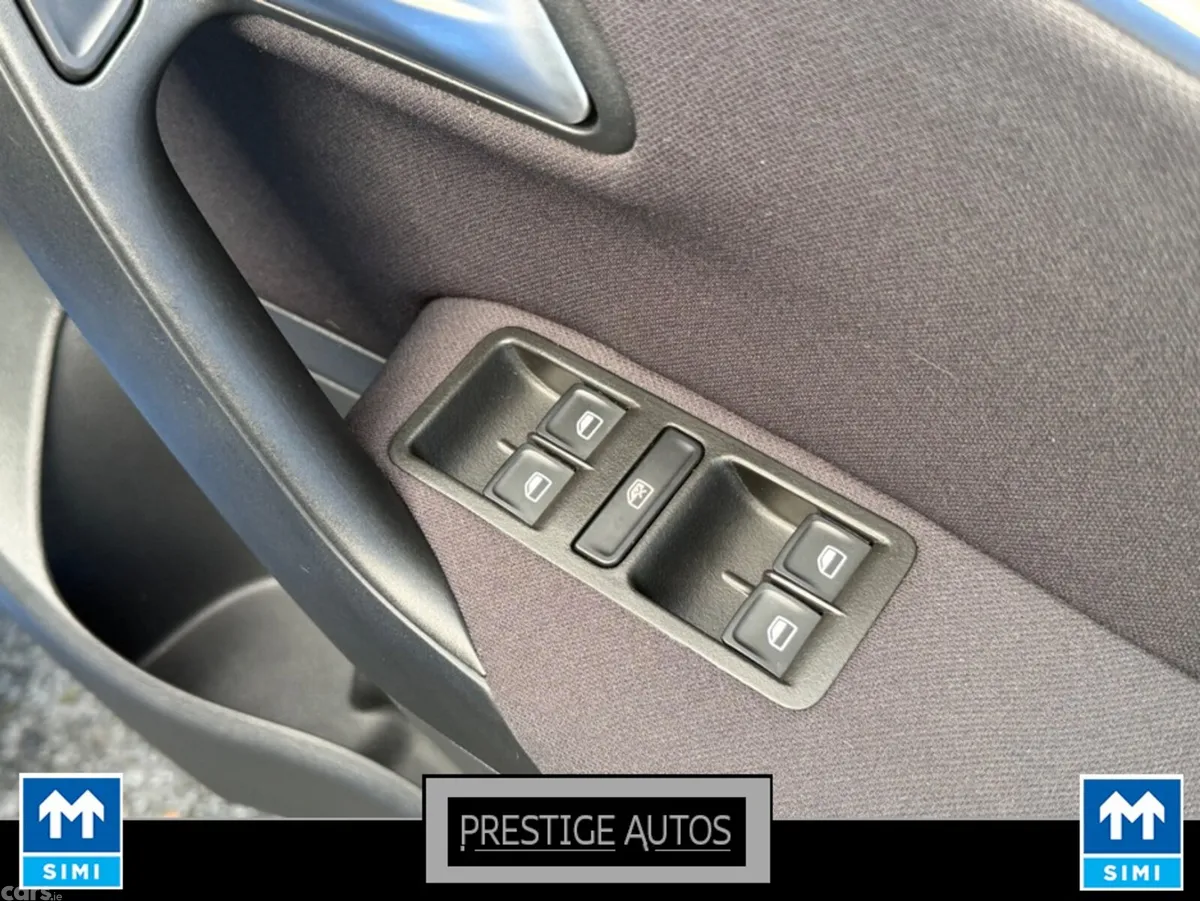 Volkswagen Polo Hatchback, Petrol, 2015, Blue