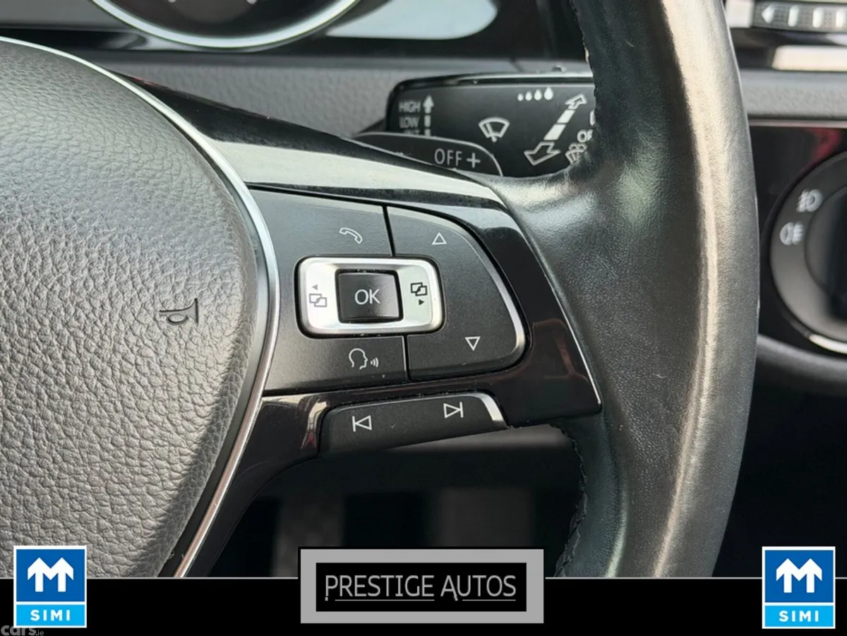 Volkswagen Golf Hatchback, Petrol, 2015, Red