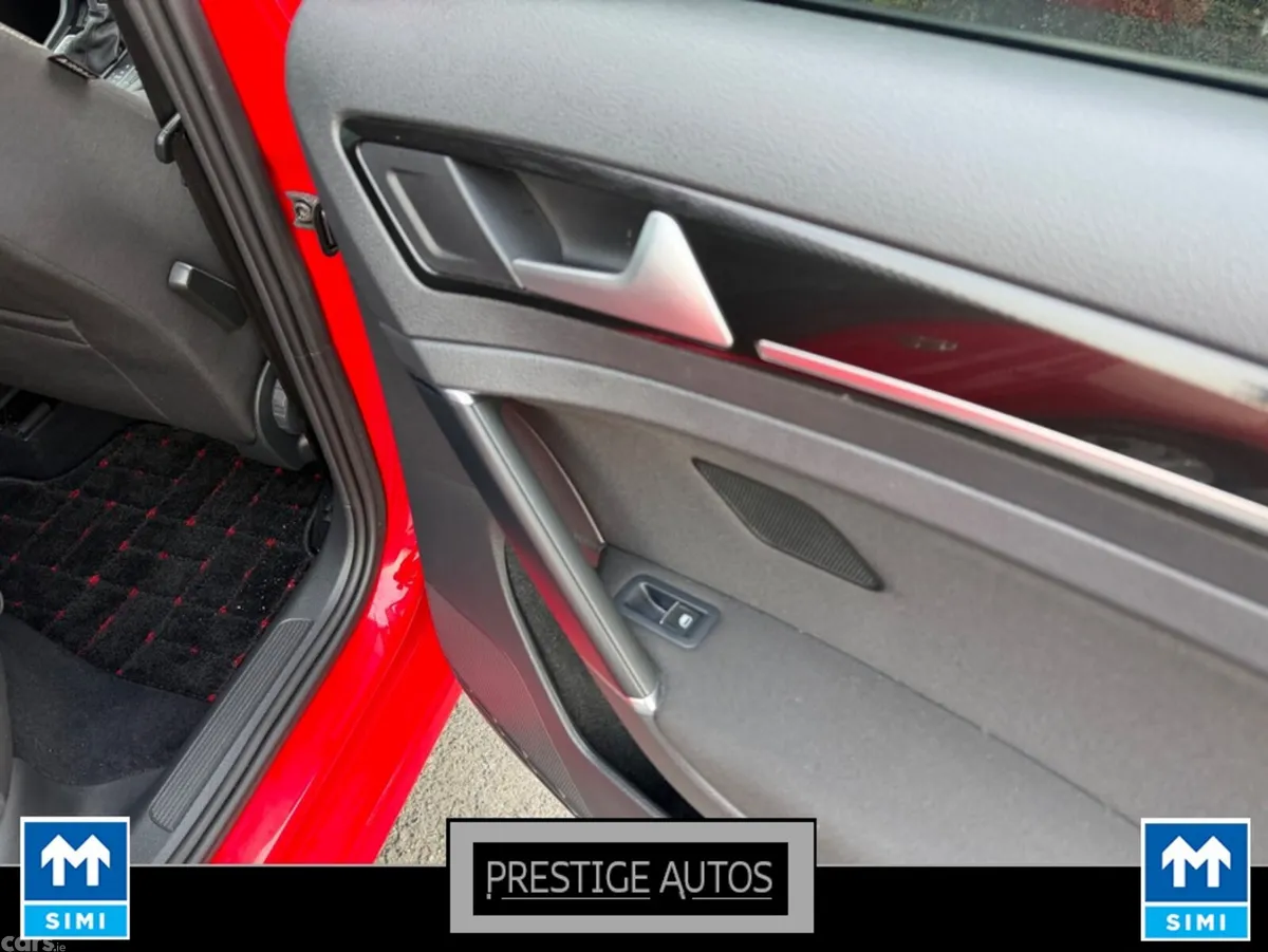 Volkswagen Golf Hatchback, Petrol, 2015, Red
