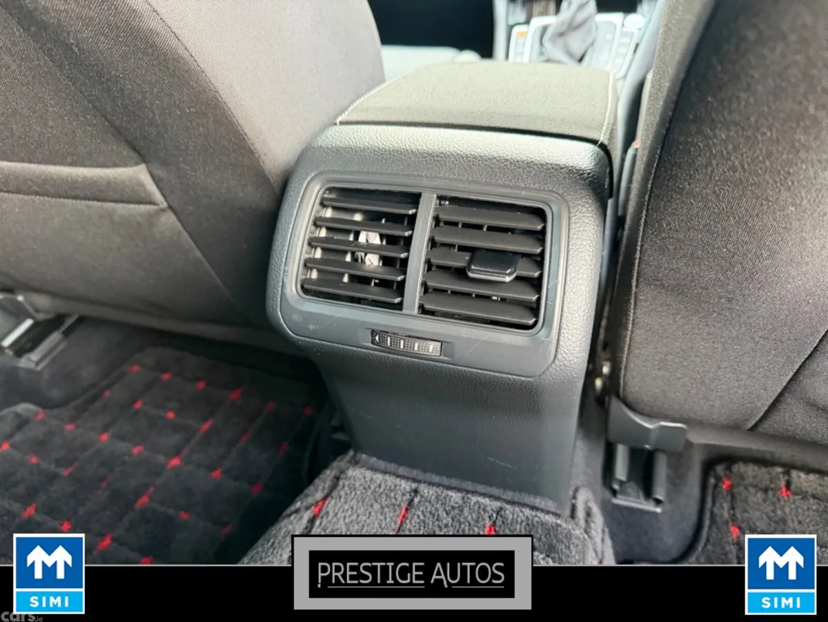 Volkswagen Golf Hatchback, Petrol, 2015, Red