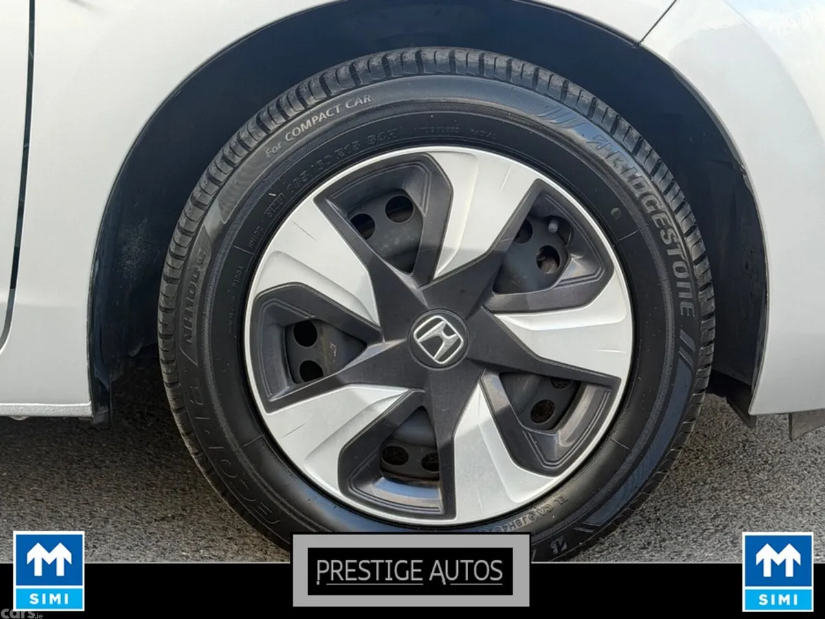 Honda Fit Hatchback, Petrol Hybrid, 2015, Silver