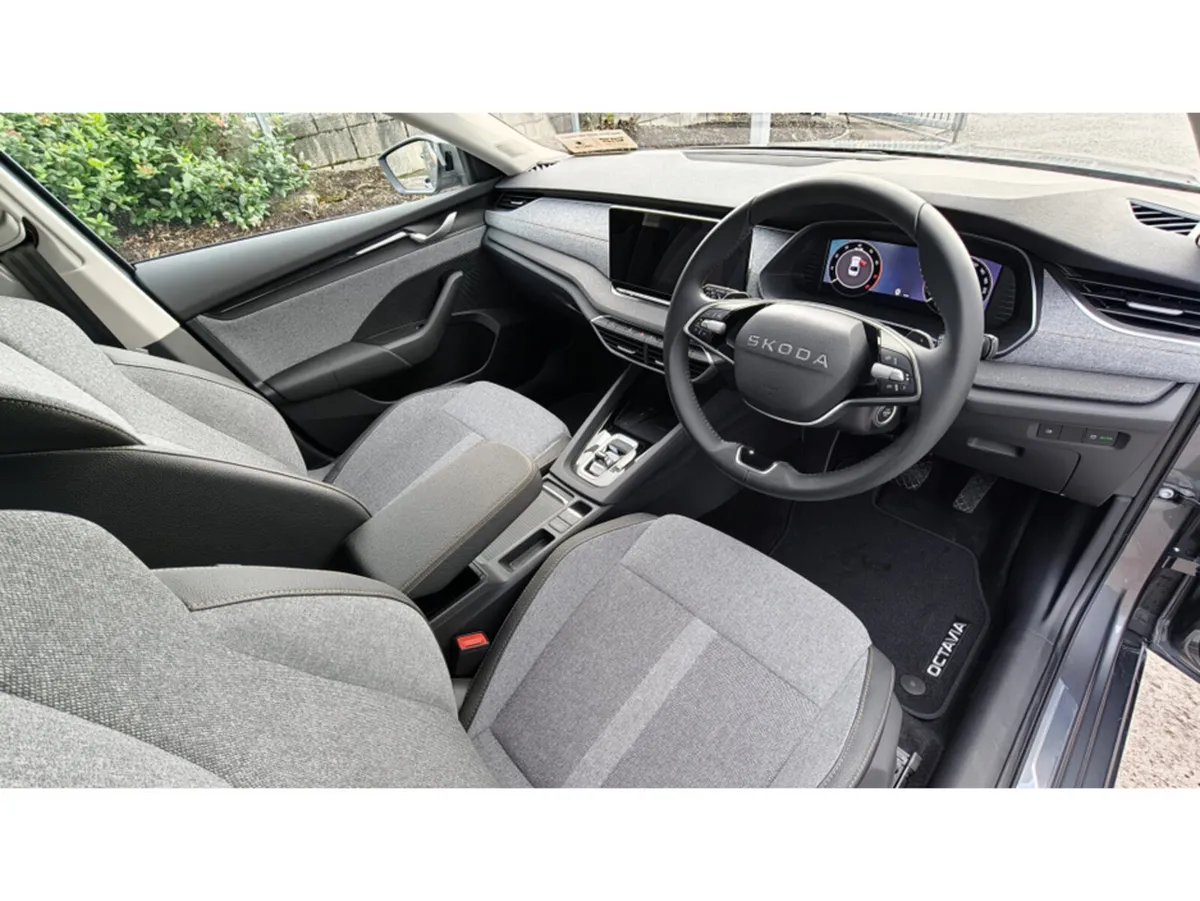 Skoda Octavia Hatchback, Unknown, 2026, Grey