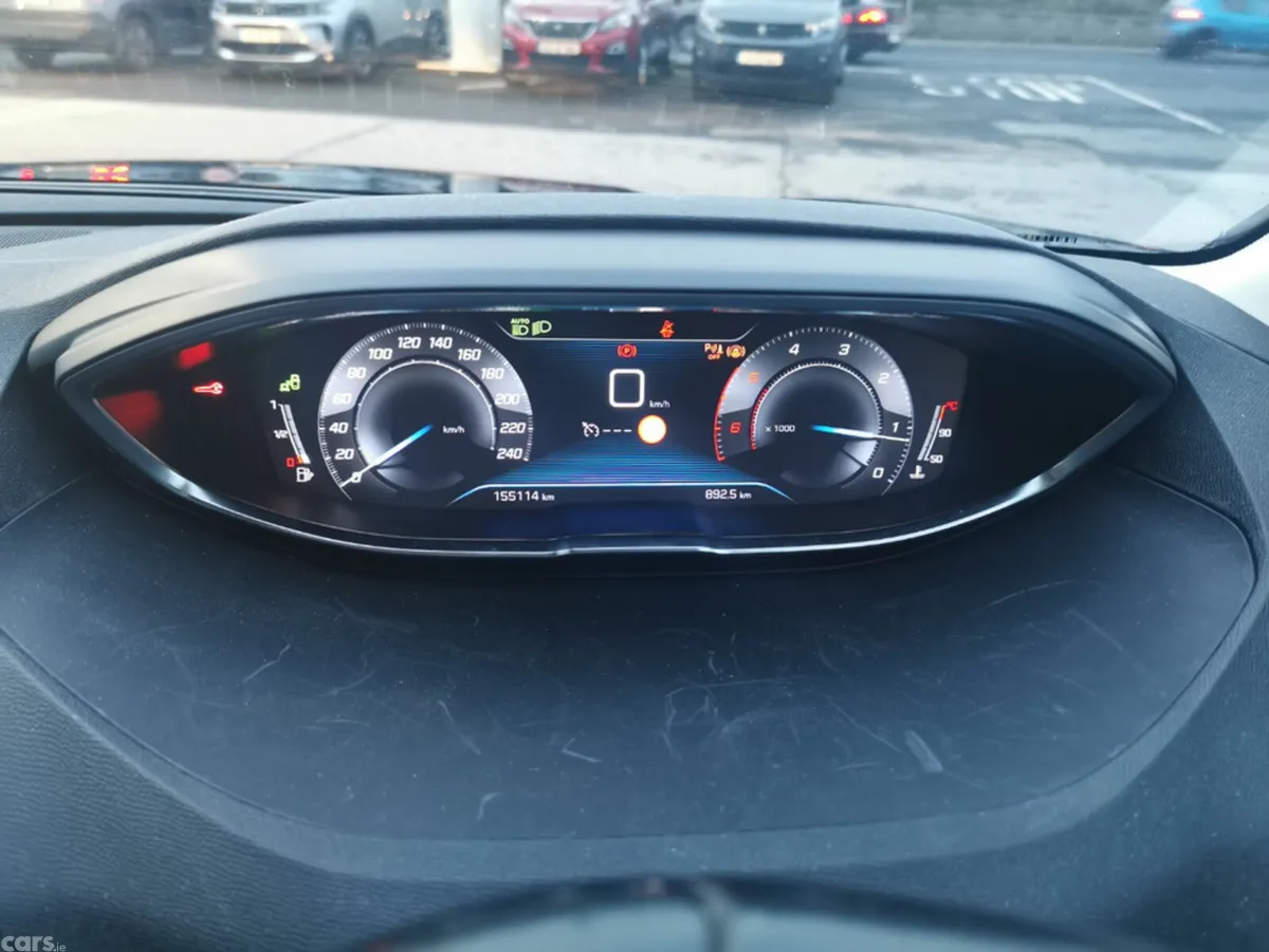Peugeot 5008 MPV, Diesel, 2019, Blue