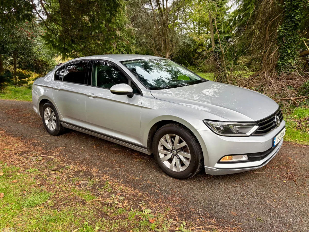 Volkswagen Passat Saloon, Diesel, 2017, Silver