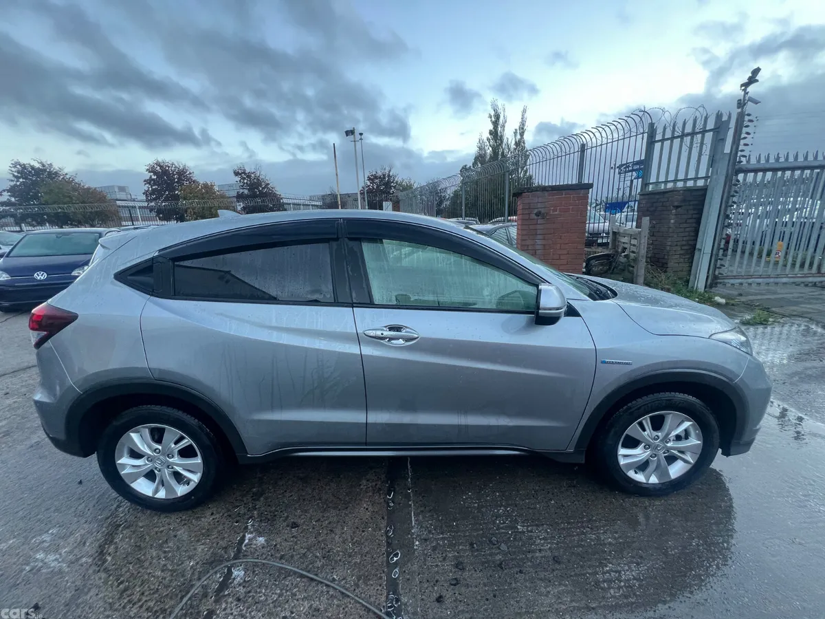 Honda Vezel Hatchback, Petrol, 2017, Silver