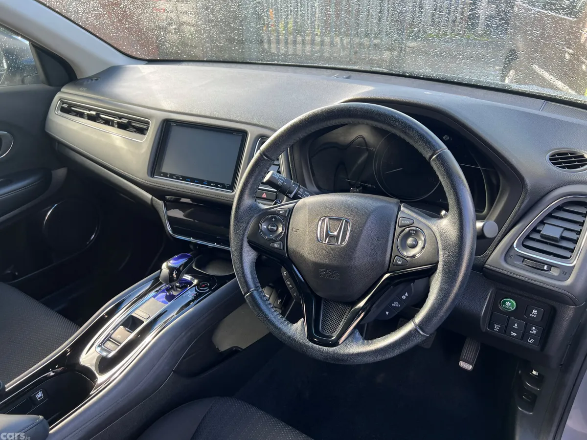 Honda Vezel Hatchback, Petrol, 2017, Silver
