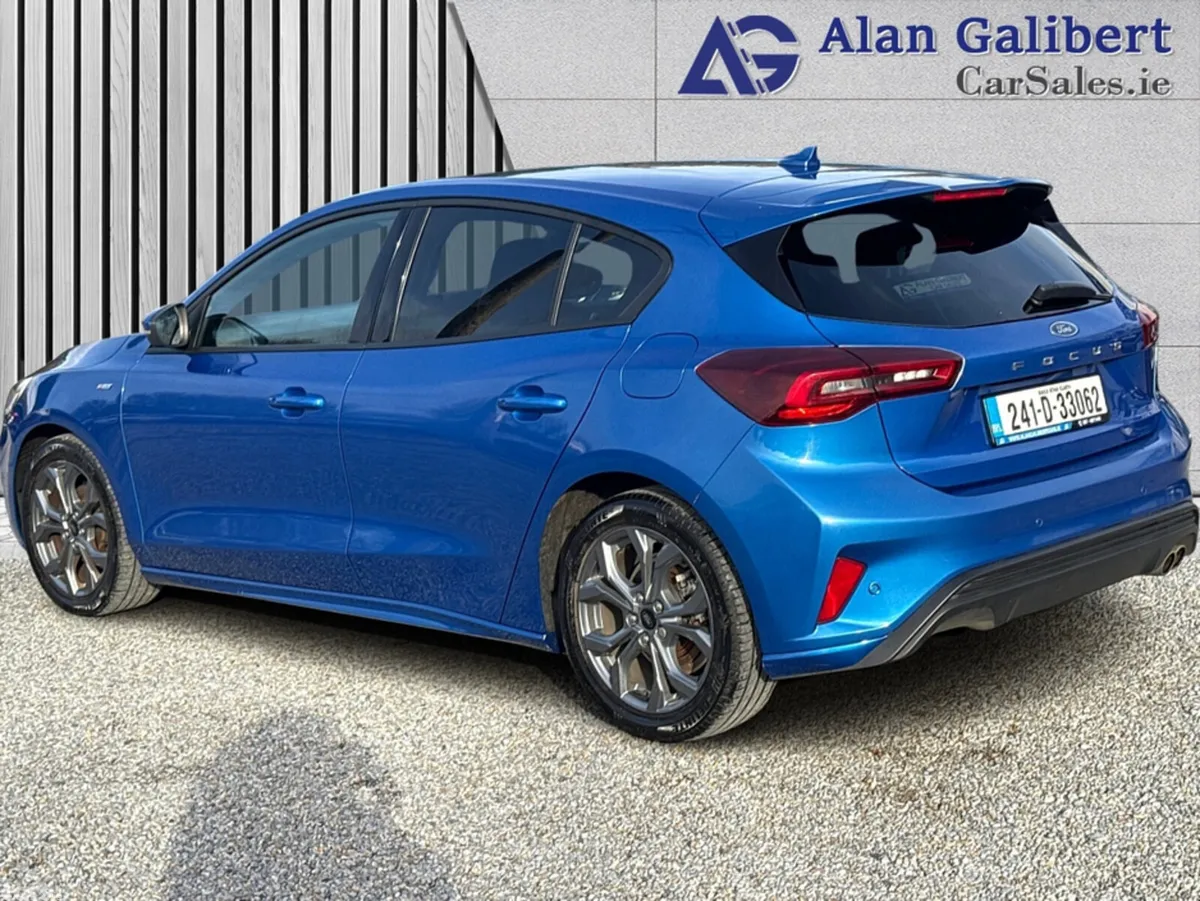 Ford Focus Hatchback, Petrol, 2024, Blue