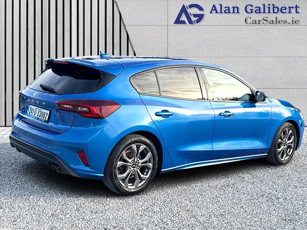 Ford Focus Hatchback, Petrol, 2024, Blue