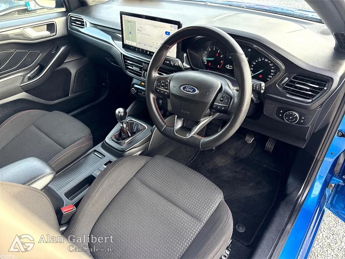 Ford Focus Hatchback, Petrol, 2024, Blue