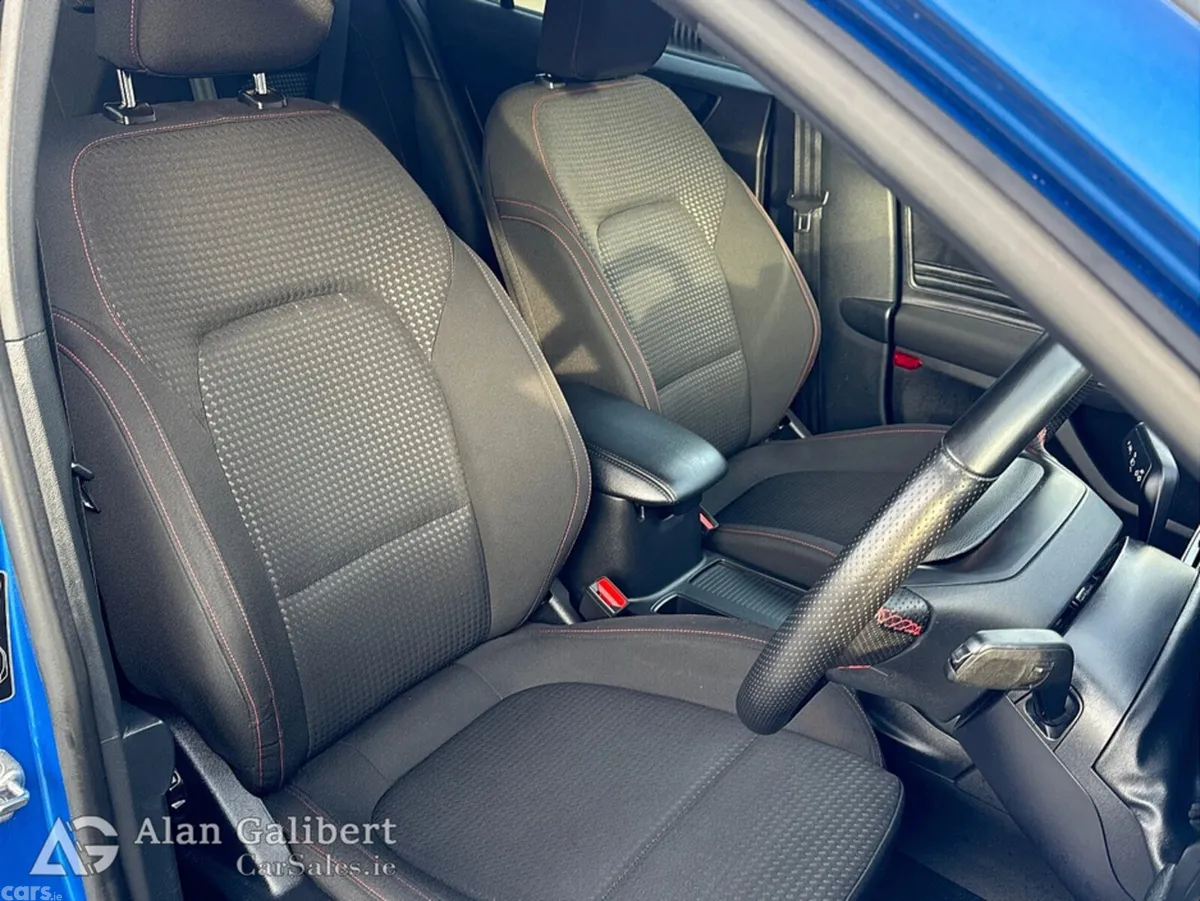 Ford Focus Hatchback, Petrol, 2024, Blue
