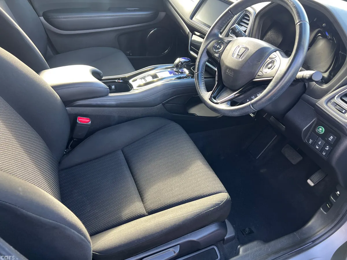 Honda Vezel Hatchback, Petrol, 2017, Silver