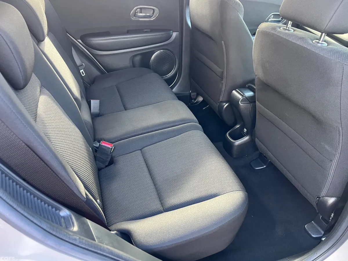 Honda Vezel Hatchback, Petrol, 2017, Silver