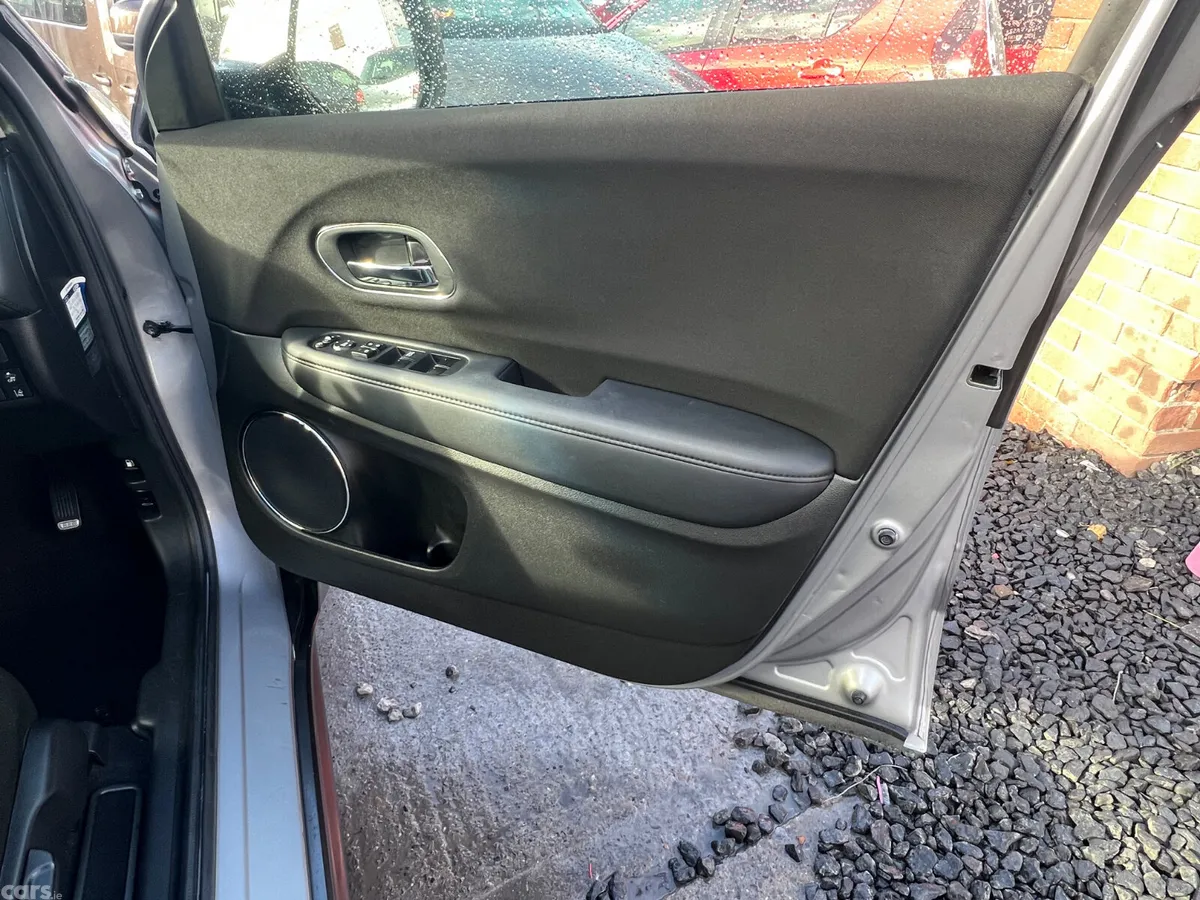 Honda Vezel Hatchback, Petrol, 2017, Silver