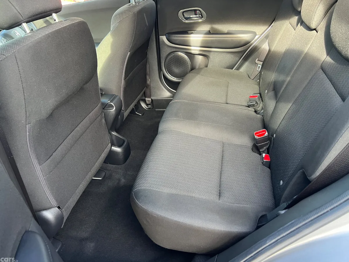 Honda Vezel Hatchback, Petrol, 2017, Silver
