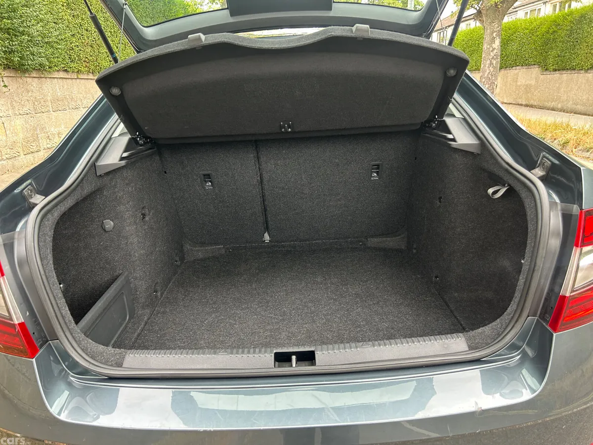 Skoda Octavia Saloon, Diesel, 2019, Black