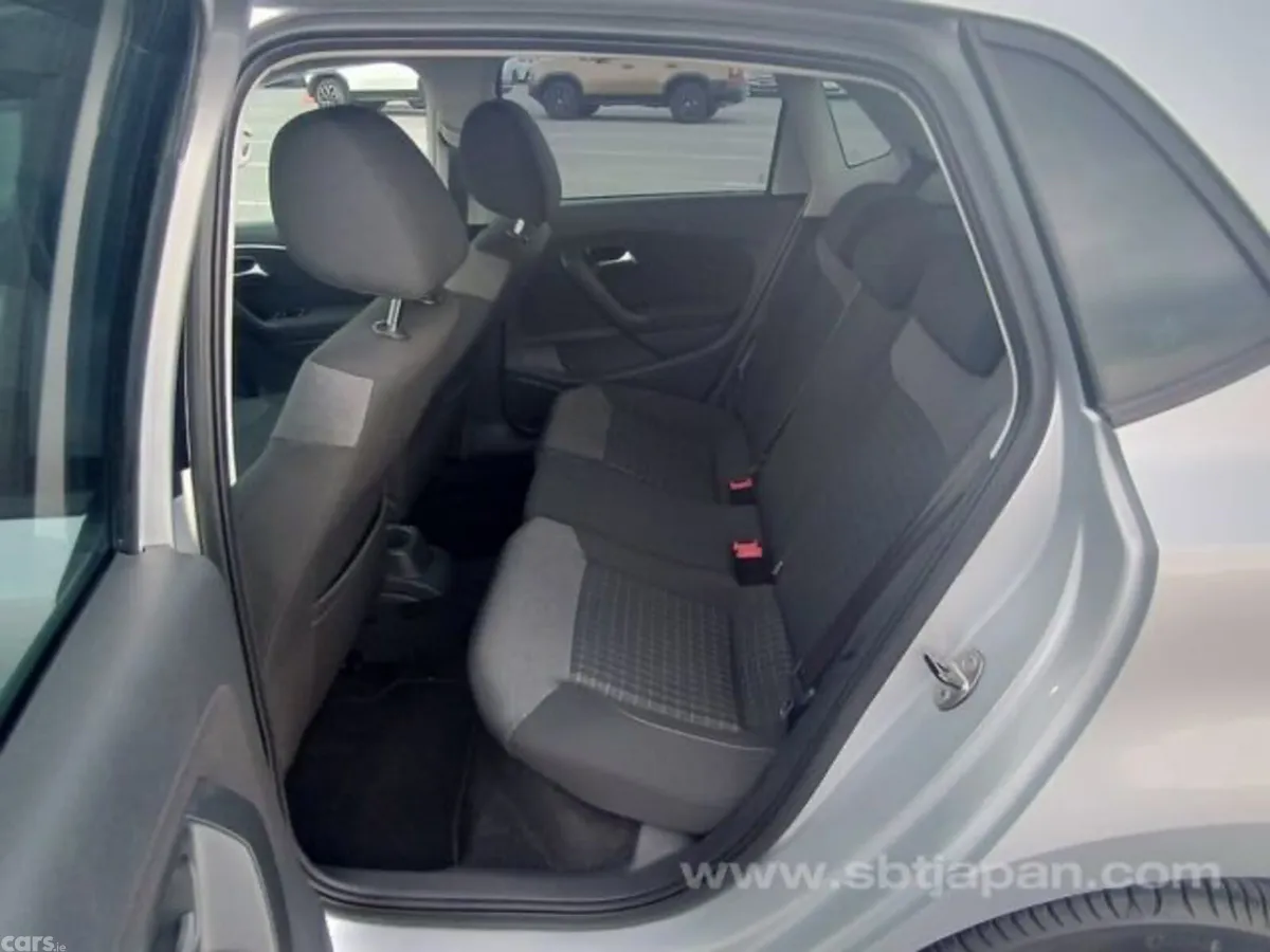 Volkswagen Polo Hatchback, Petrol, 2015, Silver