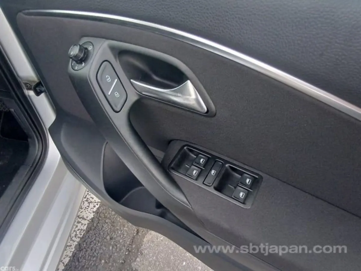 Volkswagen Polo Hatchback, Petrol, 2015, Silver