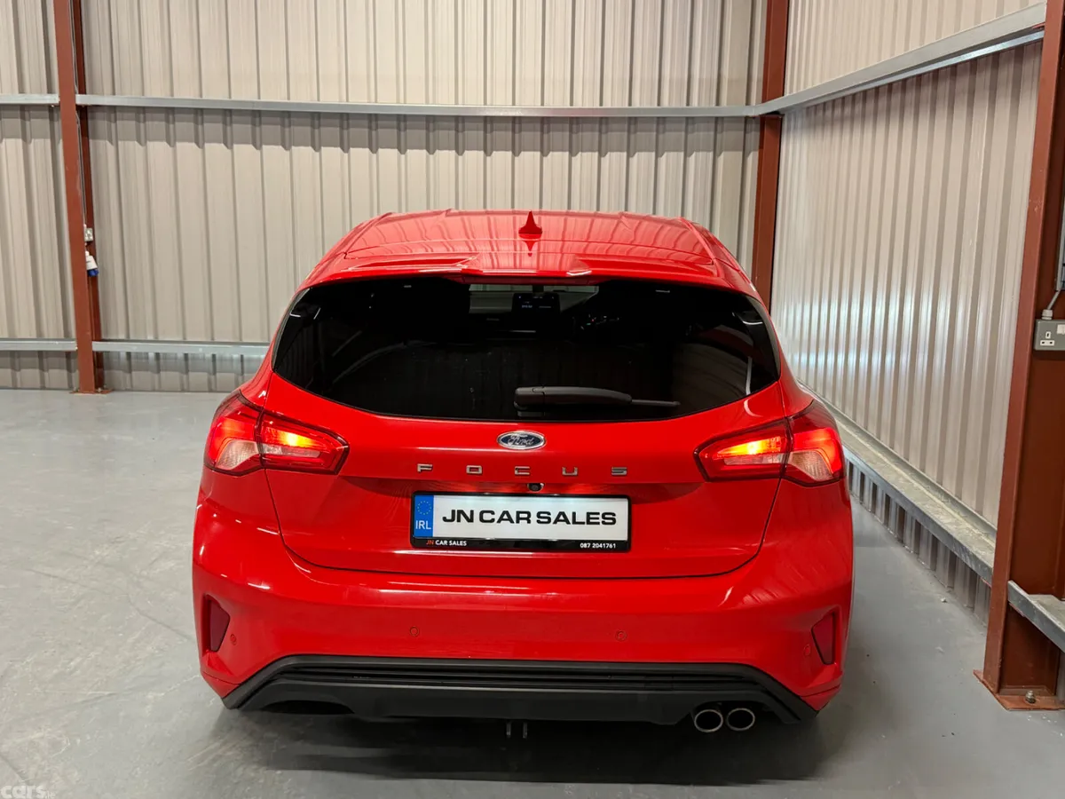 Ford Focus Hatchback, Diesel, 2020, Red