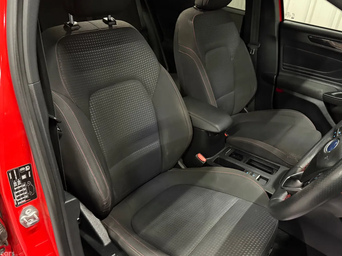 Ford Focus Hatchback, Diesel, 2020, Red
