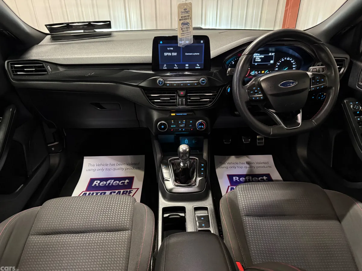 Ford Focus Hatchback, Diesel, 2020, Red