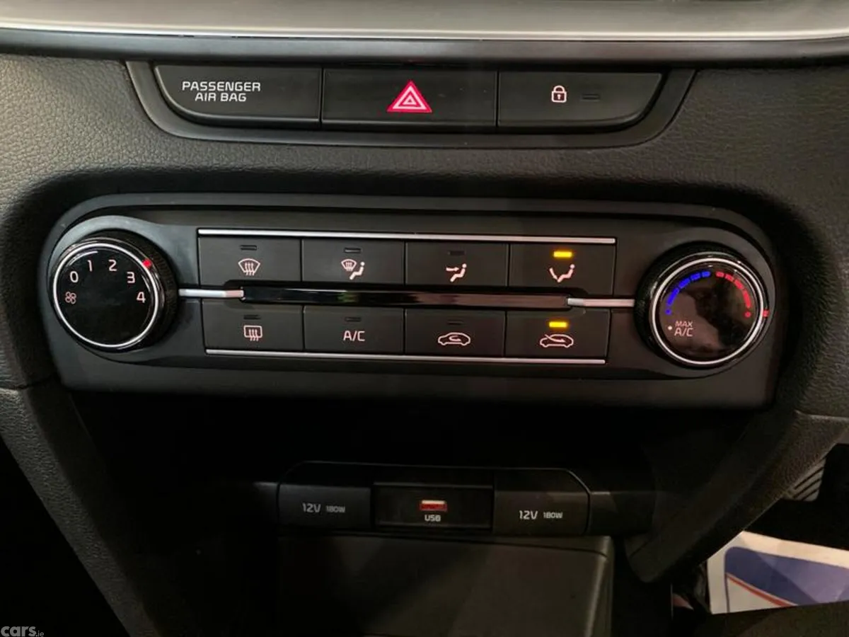 Kia Ceed Hatchback, Diesel Hybrid, 2021, Black