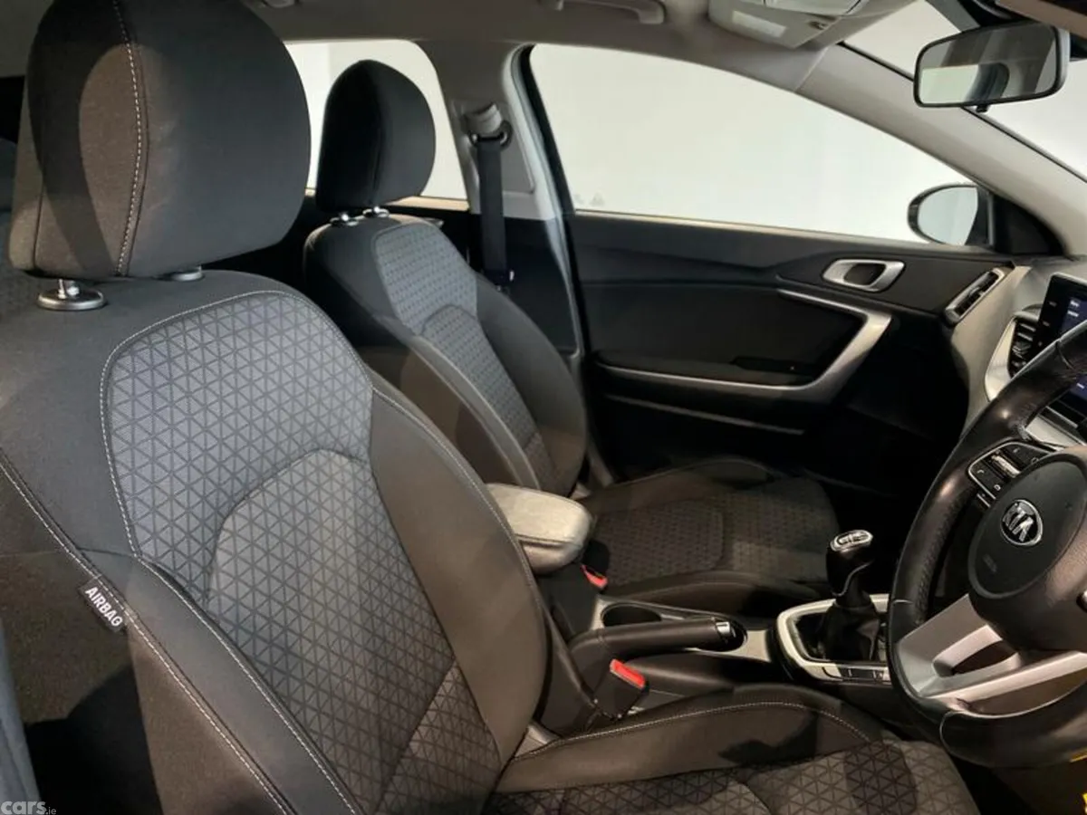 Kia Ceed Hatchback, Diesel Hybrid, 2021, Black