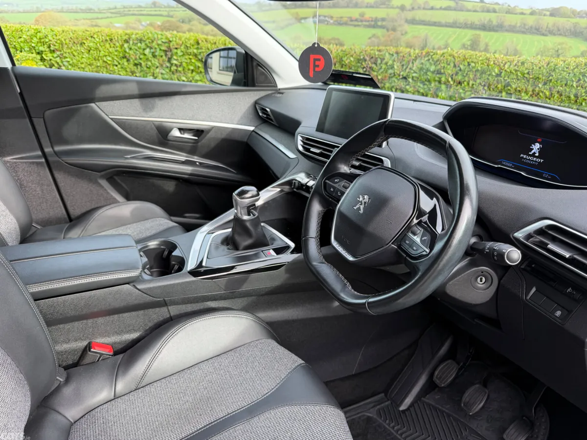 Peugeot 5008 MPV, Diesel, 2019, White