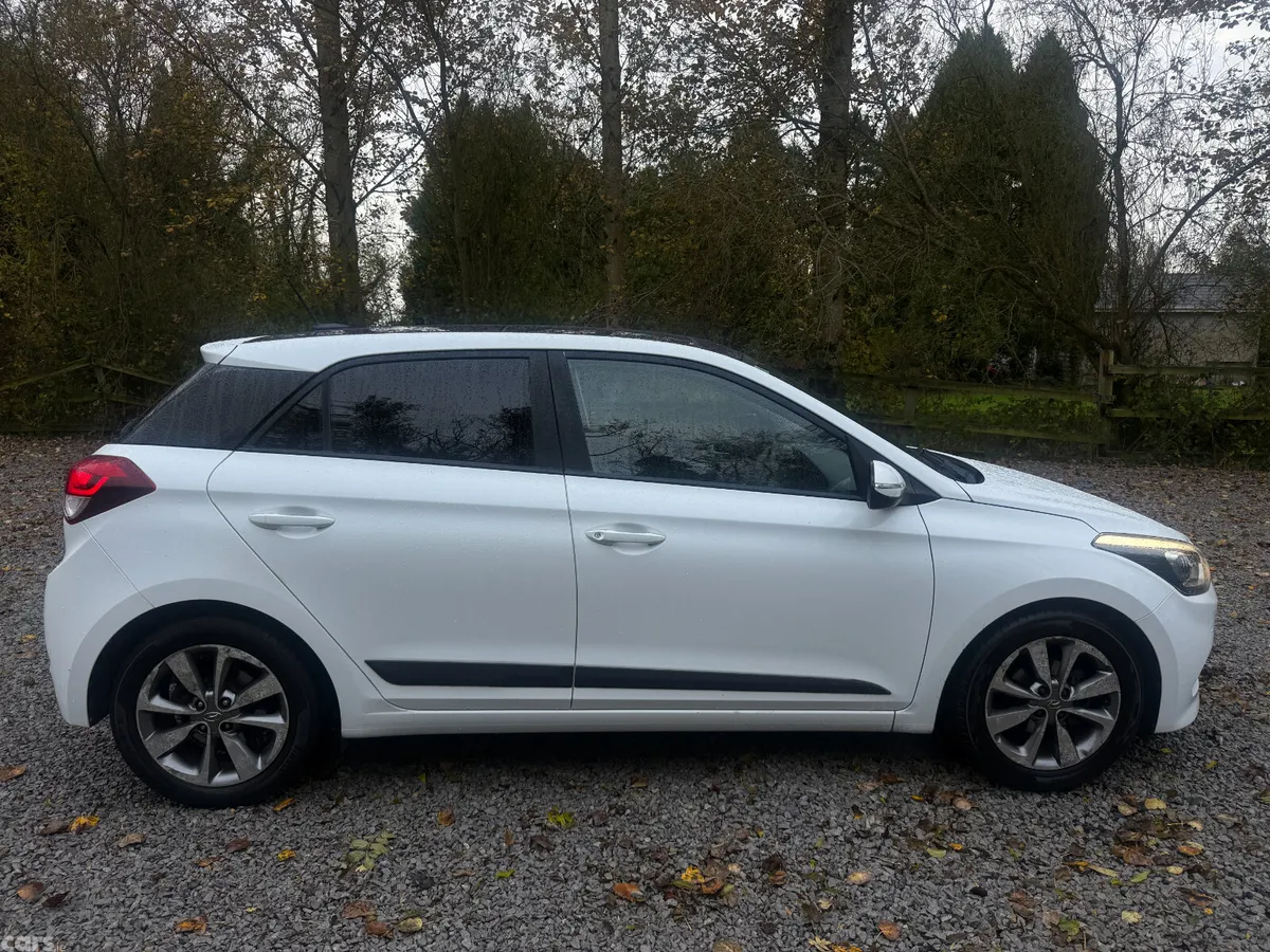 Hyundai i20 Hatchback, Petrol, 2015, White
