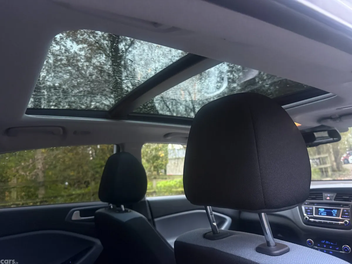 Hyundai i20 Hatchback, Petrol, 2015, White