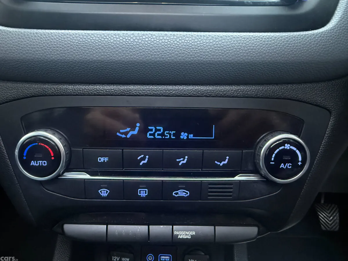 Hyundai i20 Hatchback, Petrol, 2015, White