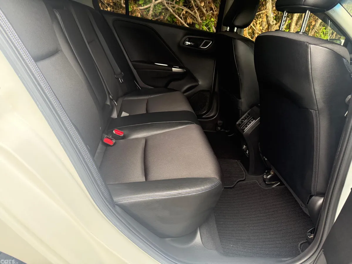 Honda Grace Saloon, Petrol Hybrid, 2016, White